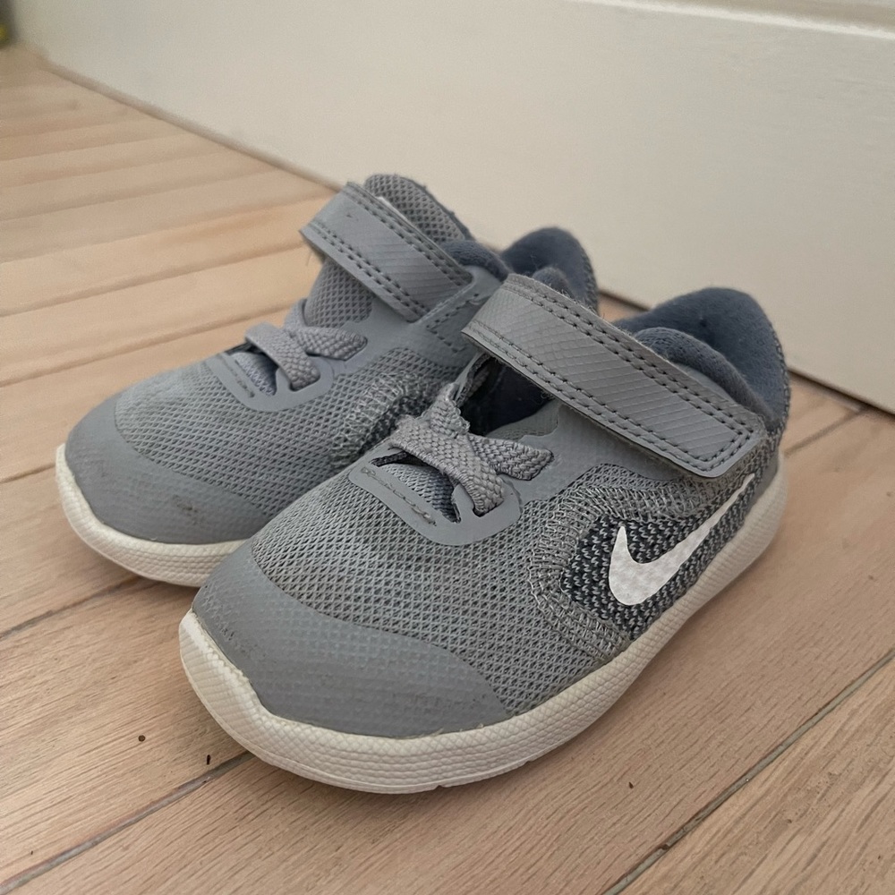 Nike boys sneakers size 5